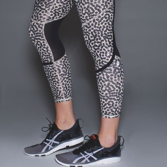 Lululemon Pedal To The Medal 7/8 Tight Luxtreme In Ace Spot Grain Black Size 4 - Picture 3 of 8